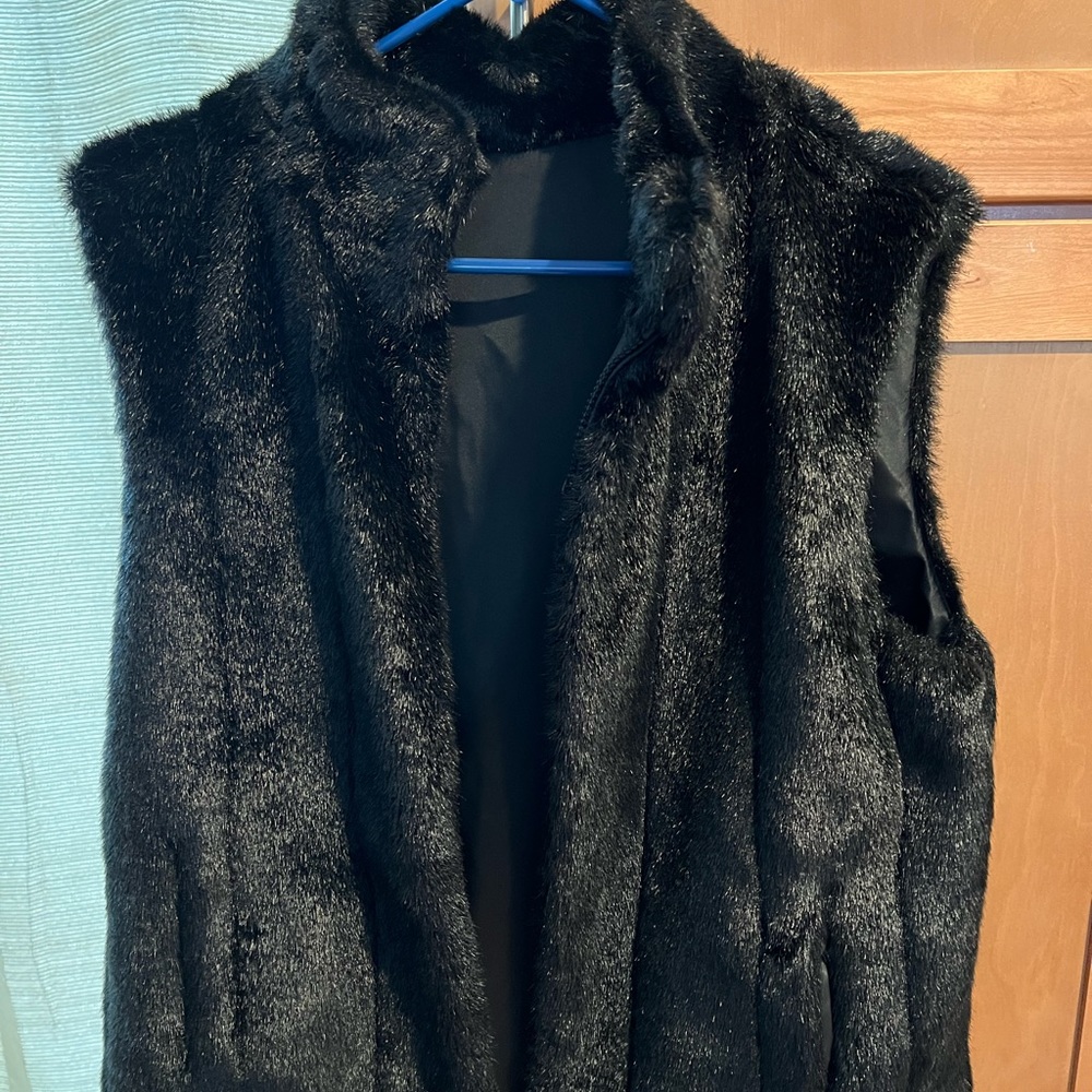 Giacca faux fur vest. Never worn ! Reversible with pockets !